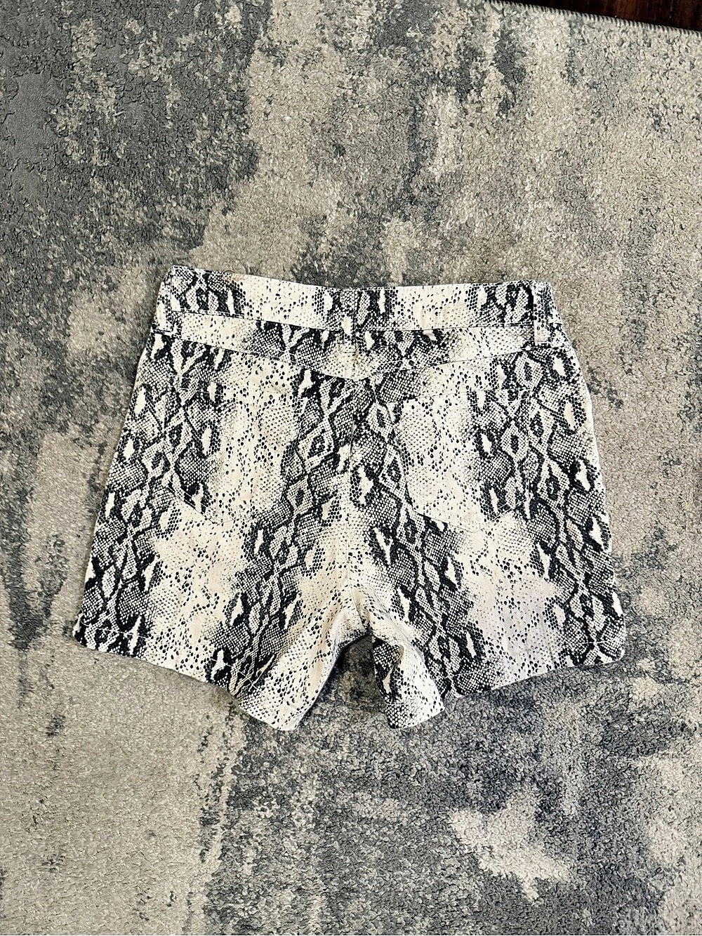 D.Jeans Animal Print  Shorts in White & Black - Picture 2 of 6